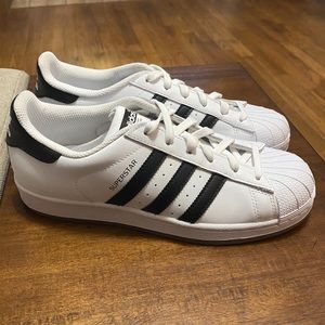 Adidas superstar women’s 8, men’s 6.